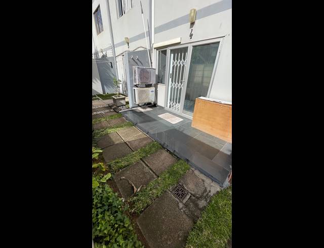 1 BEDROOM APARTMENT FOR SALE IN ESSENWOOD